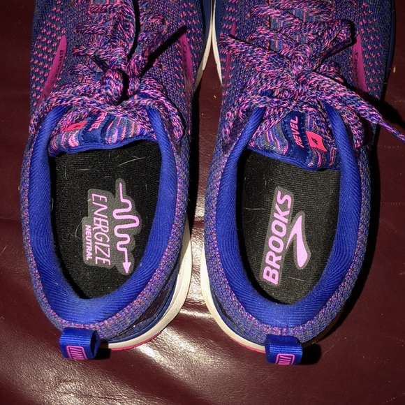 Brooks women’s size 9 Revel 4 sneakers - Picture 4 of 4